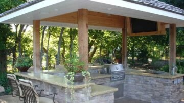 Leaves Should Be Shredded Before Used as Mulch